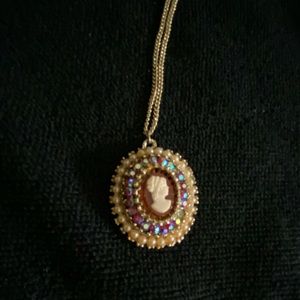 - BEAUTIFUL CAMEO  NECKLACE